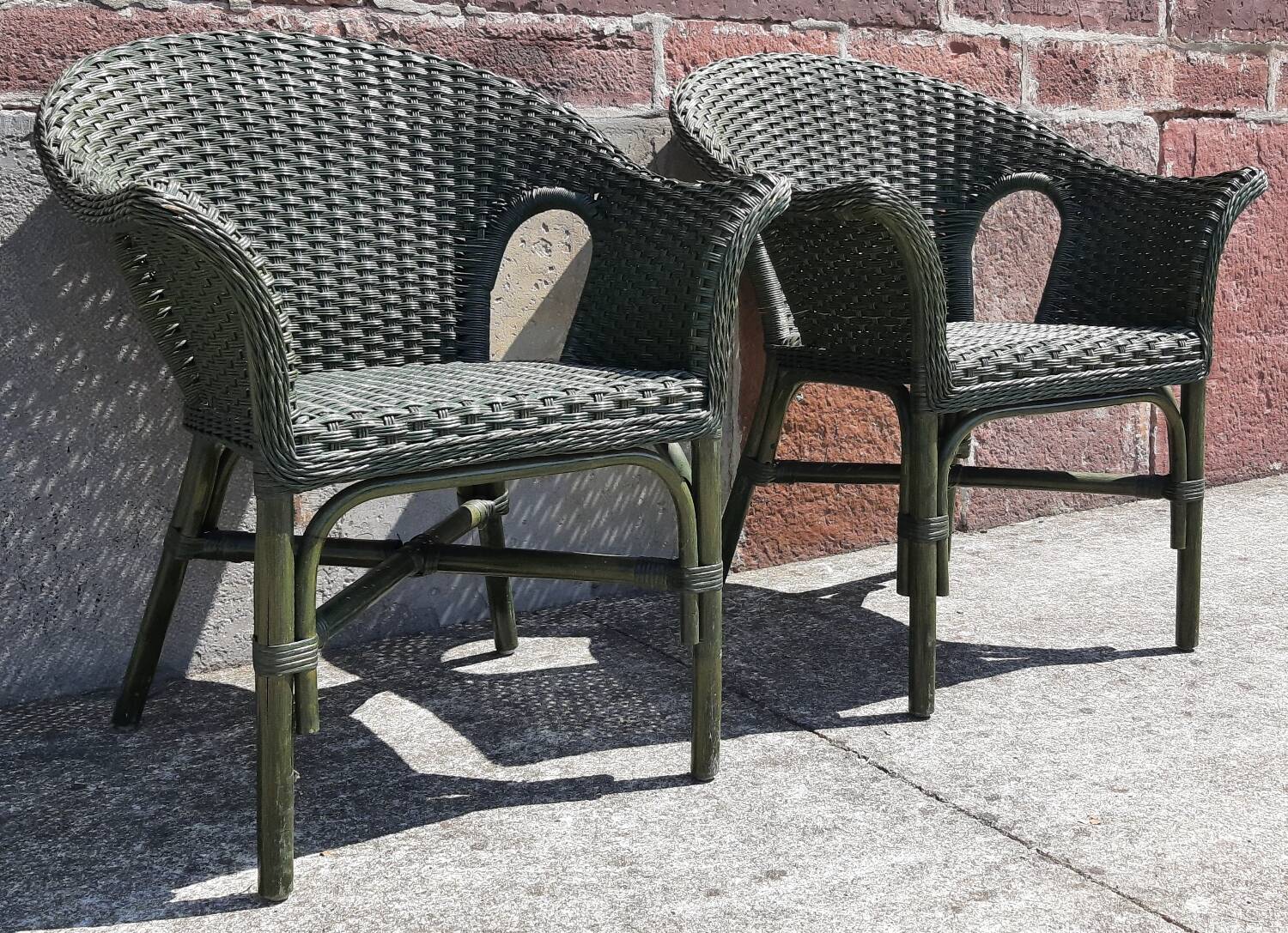 Salon de jardin complet en rotin. (Sofa, fauteuils x 2, table basse)
