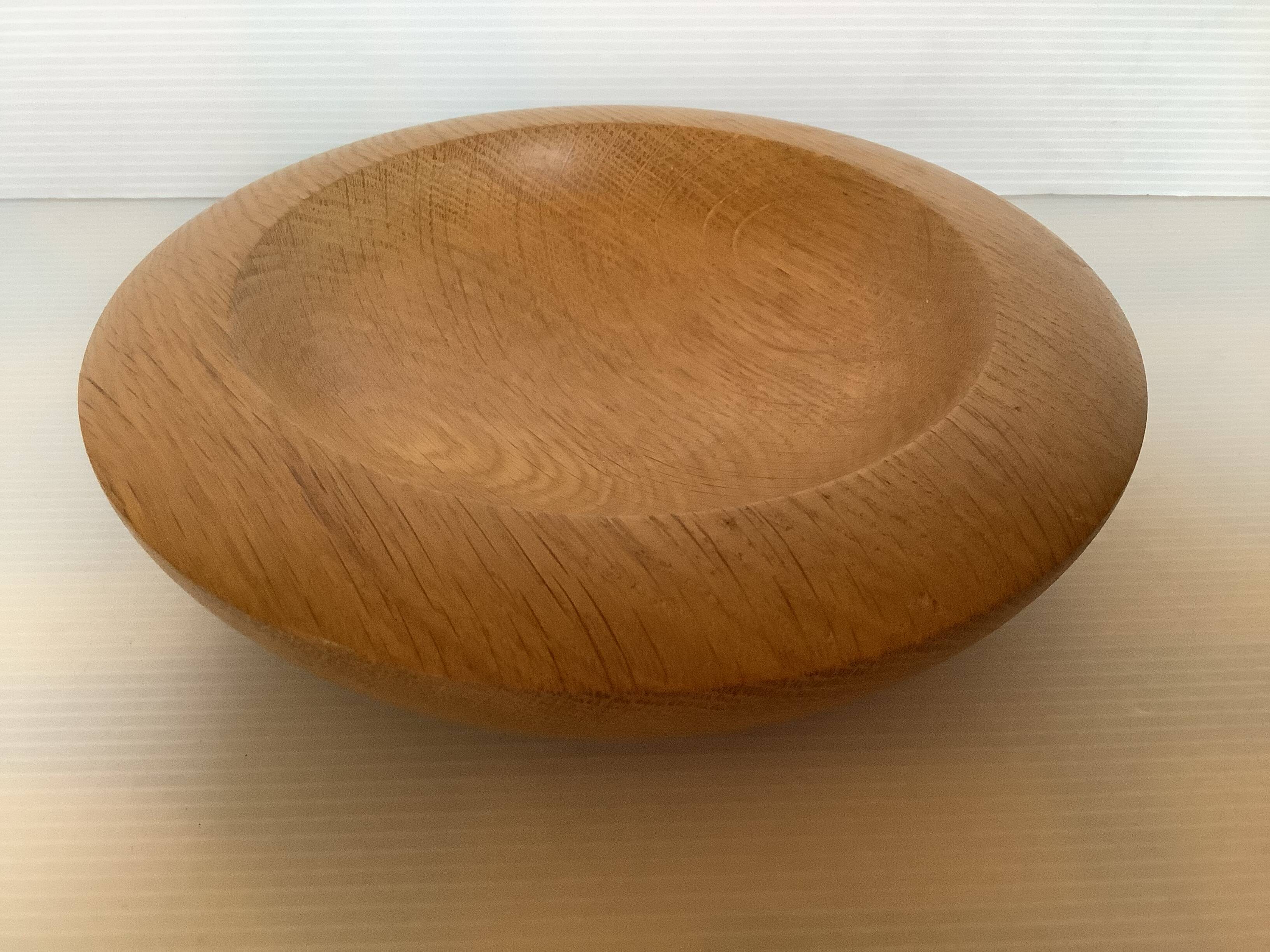 Scandinavian wooden pocket emptier