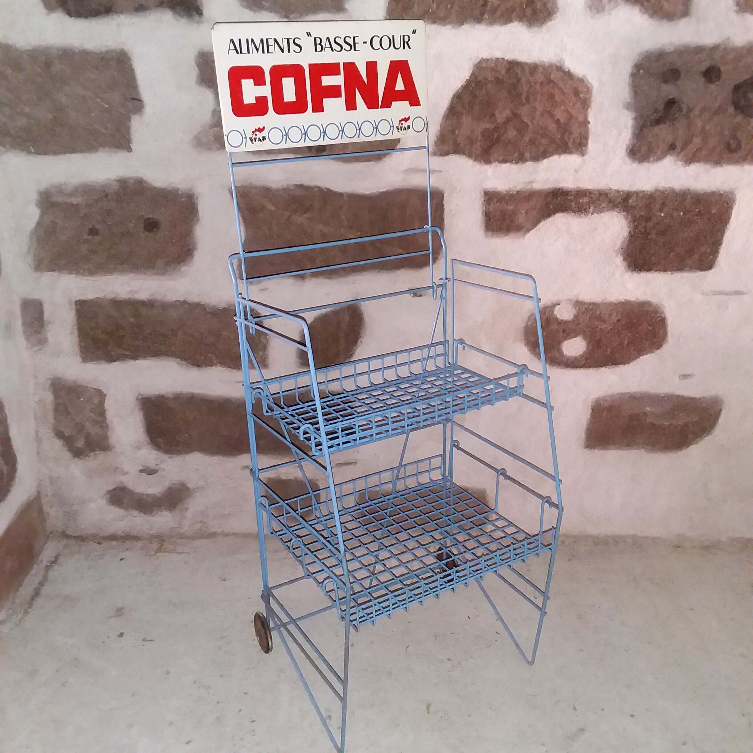 Advertising wire shelf