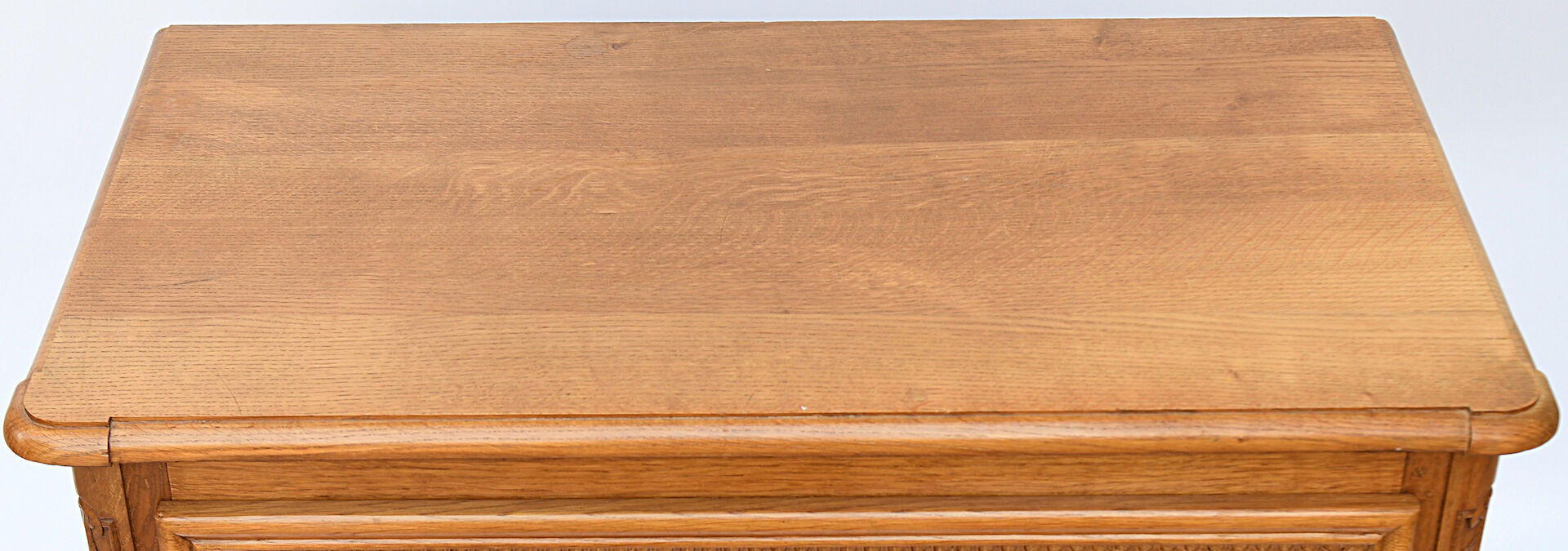 Oak chest of drawers