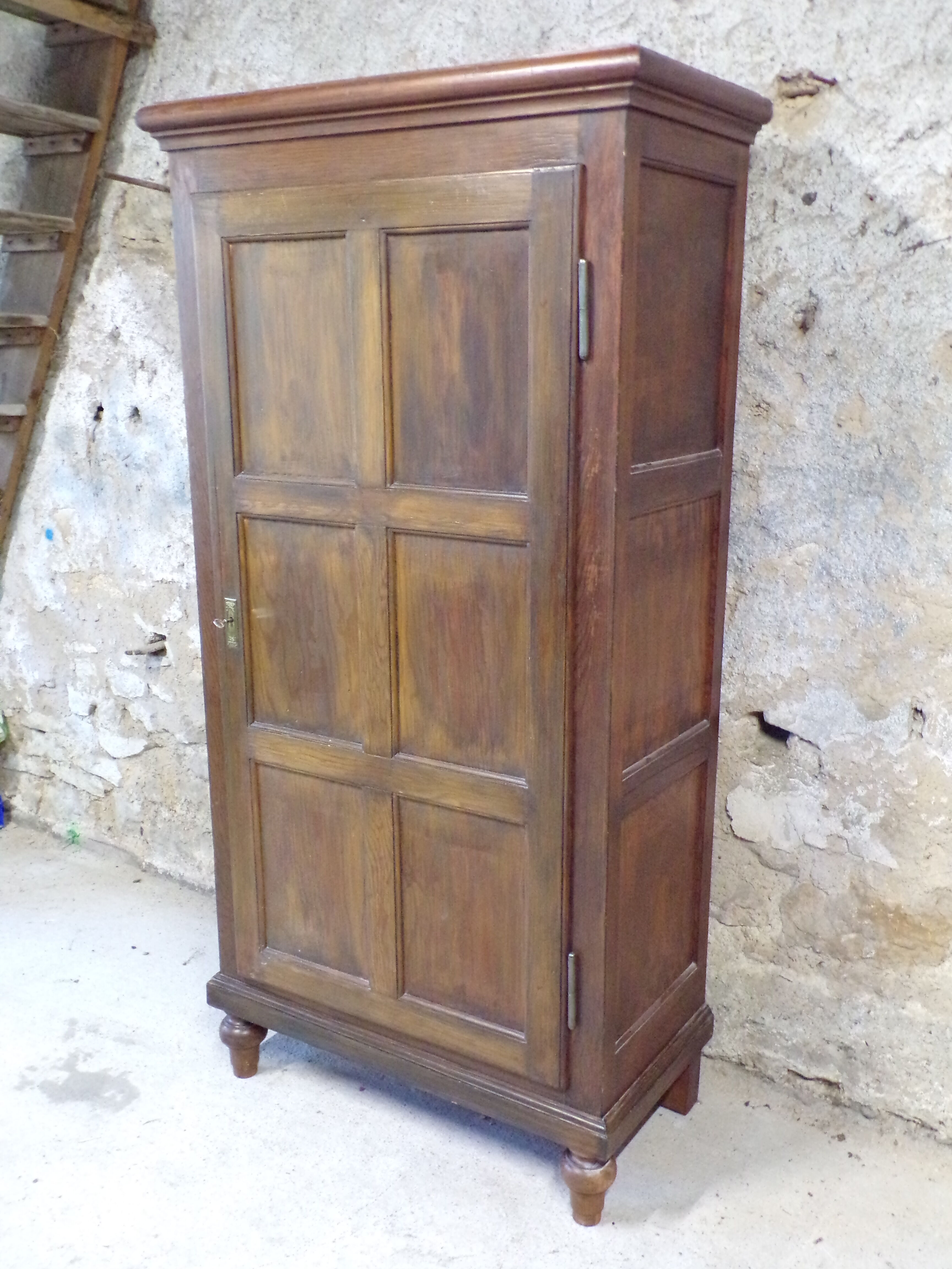 Armoire parisienne
