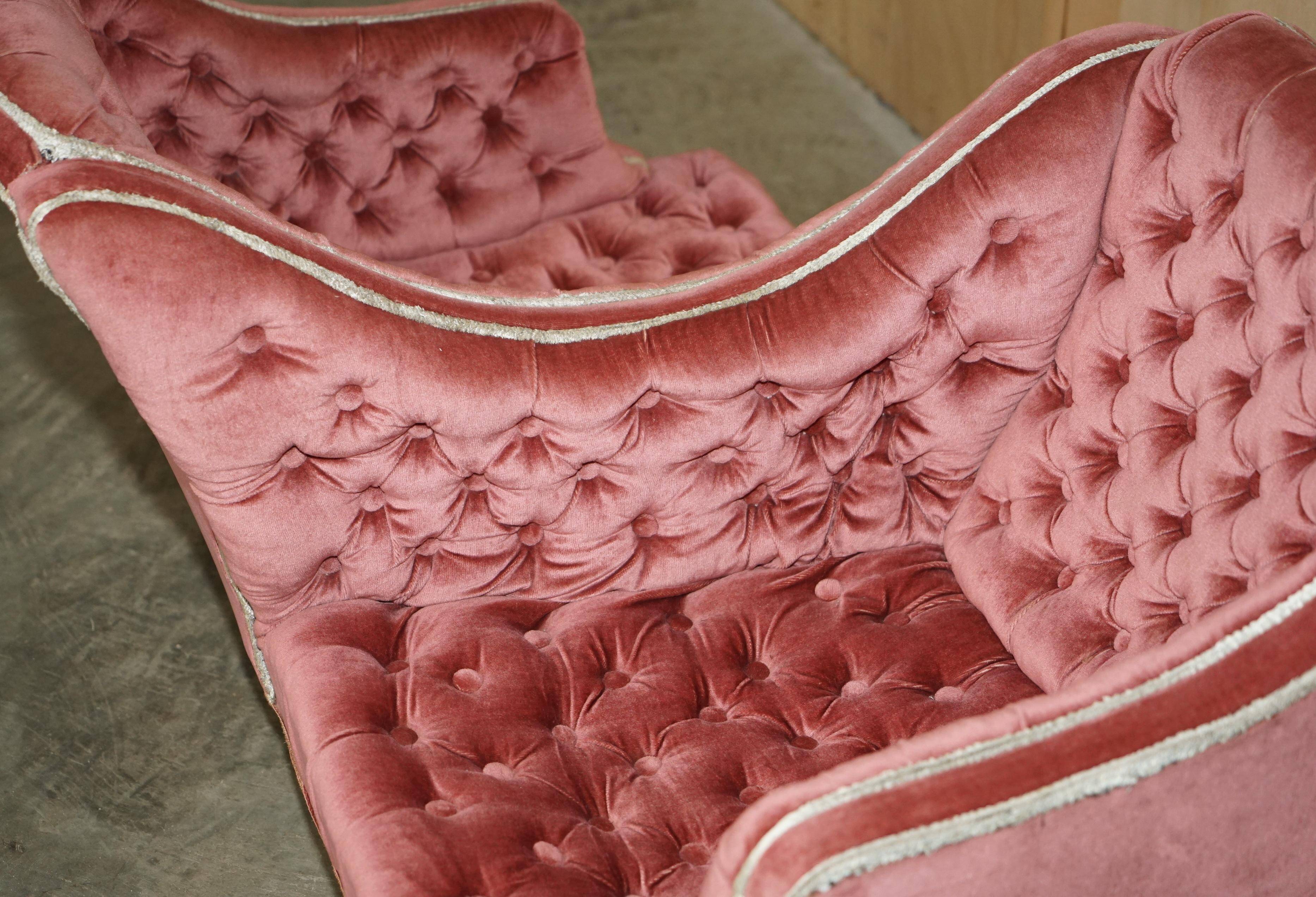 Chesterfield buttoned conversation sofa Regency