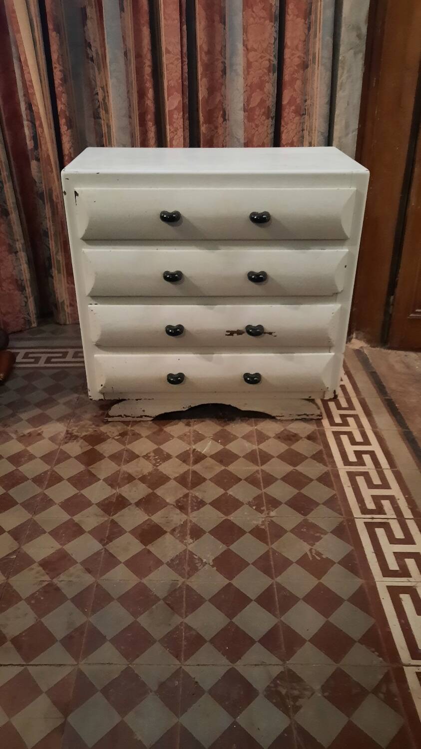 Vintage chest of drawers