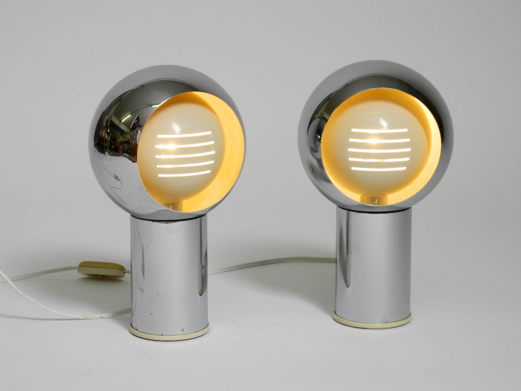 Pair of large Mid Century Space Age chrome table lamps - Made in Italy