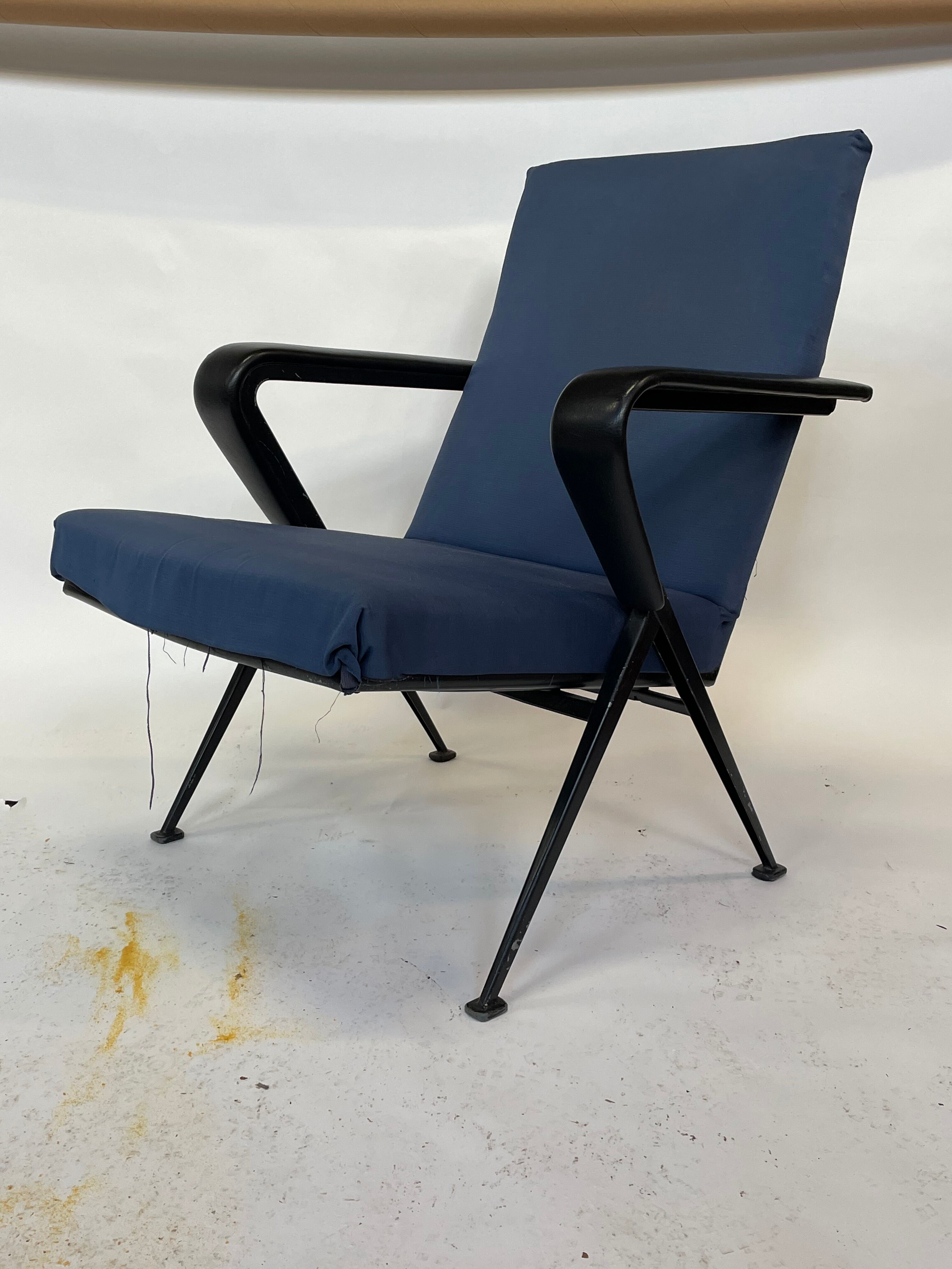 set of 2 Repose armchairs by Friso Kramer for Ahrend de Cirkel