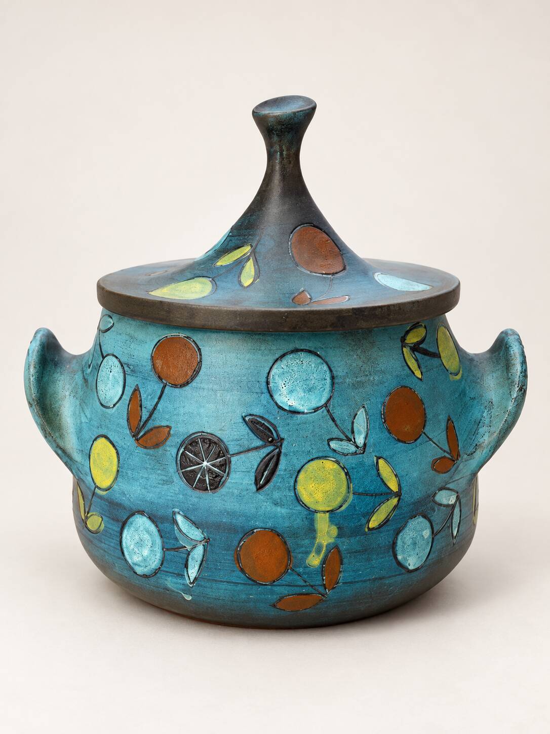 Vintage ceramic soup tureen with floral decoration.