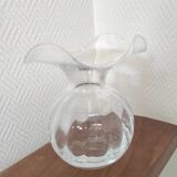 Glass ball vase with corolla