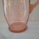 Pichet en verre soufflé rose, vers 1960