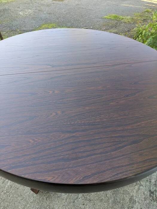 Round table with butterfly extensions