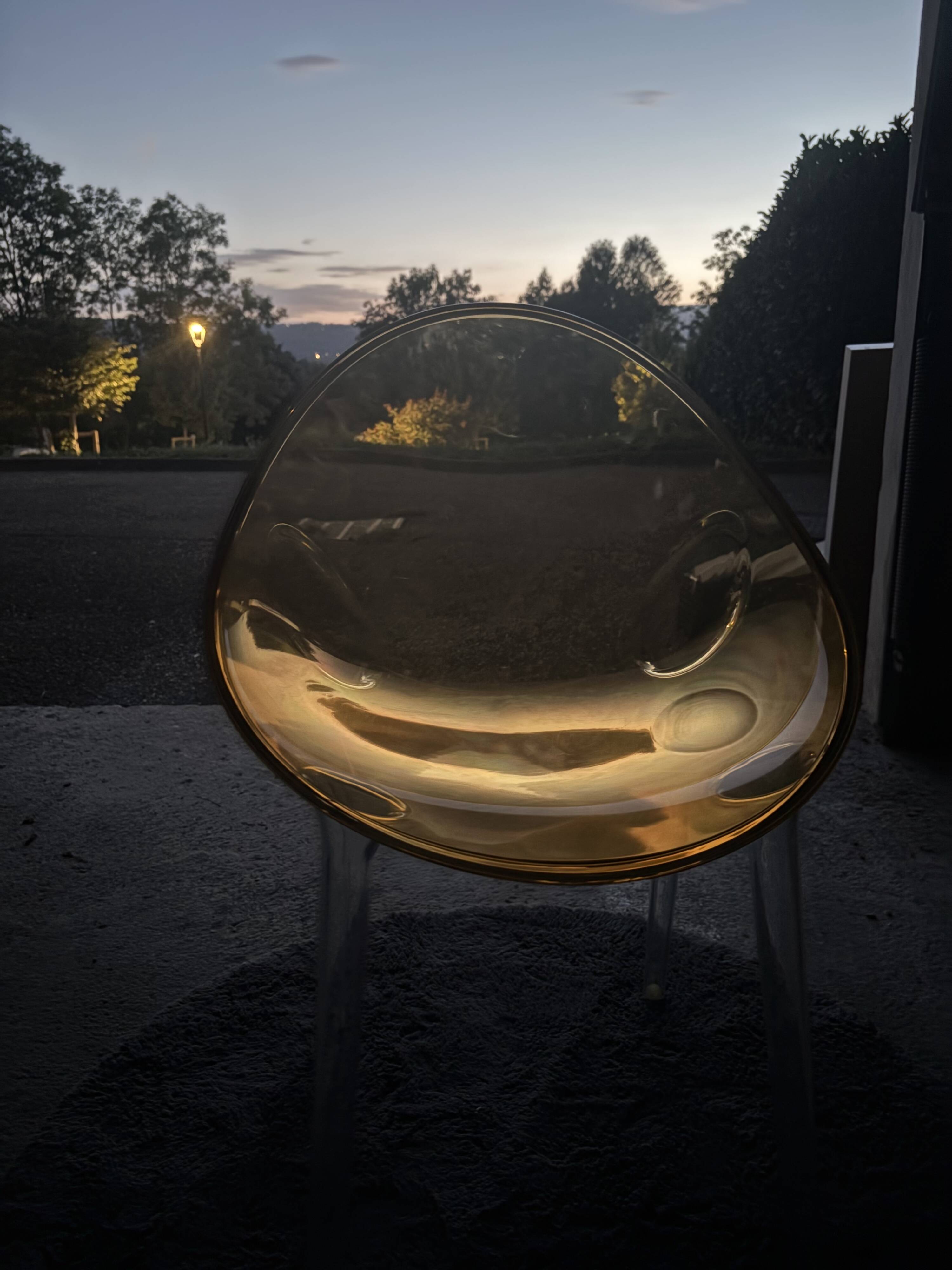 Chaise design Kartell "Mr. Impossible" - Philippe Starck et Eugeni Quitllet