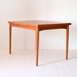 Scandinavian extending table