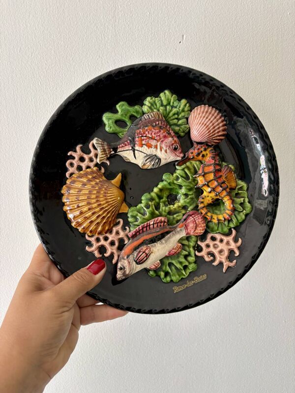 Assiette vintage décorative en barbotine