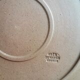 service of 7 vintage plates in Marais sandstone