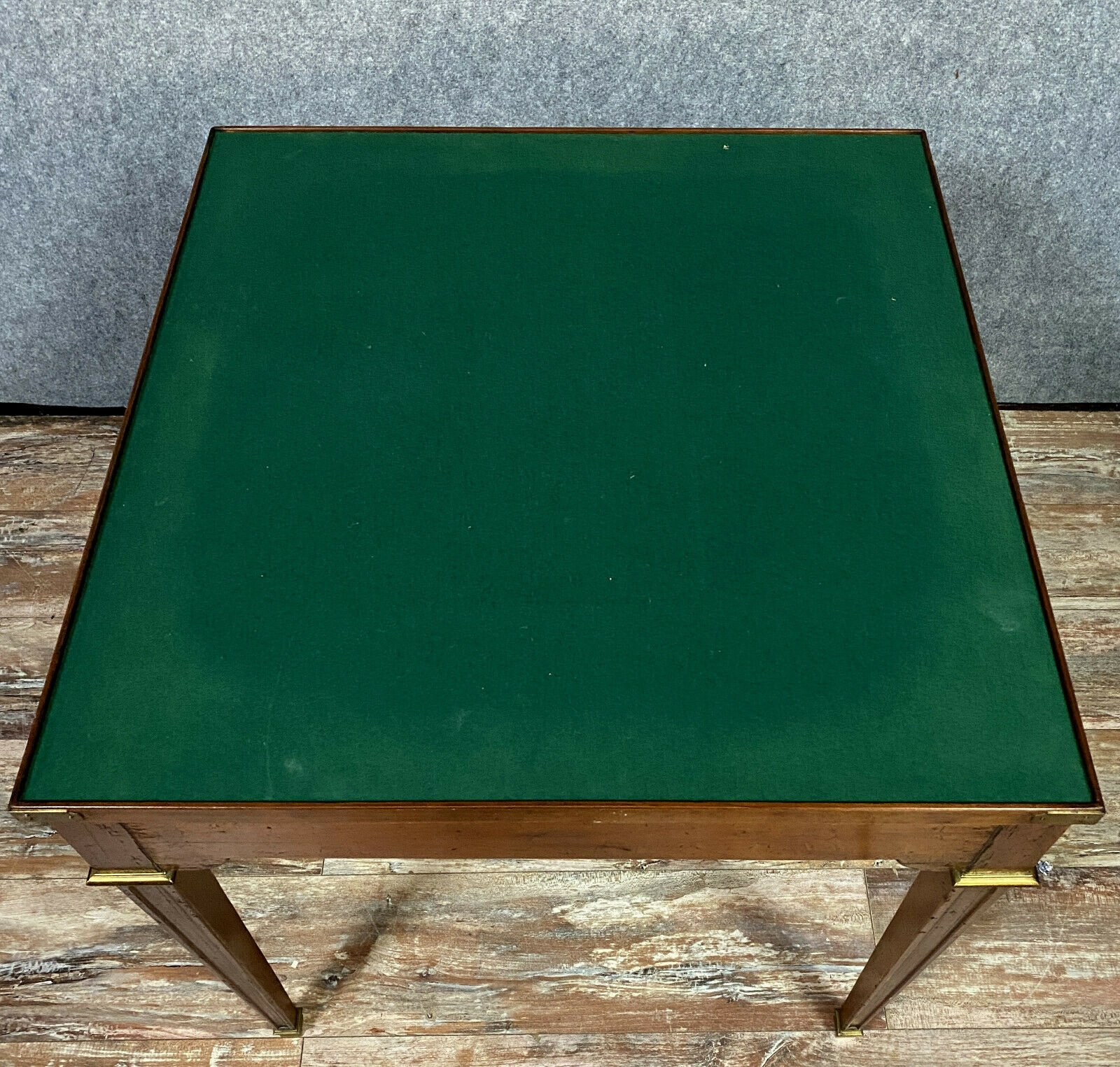 Table a jeux Louis XVI en marqueterie de bois nobles
