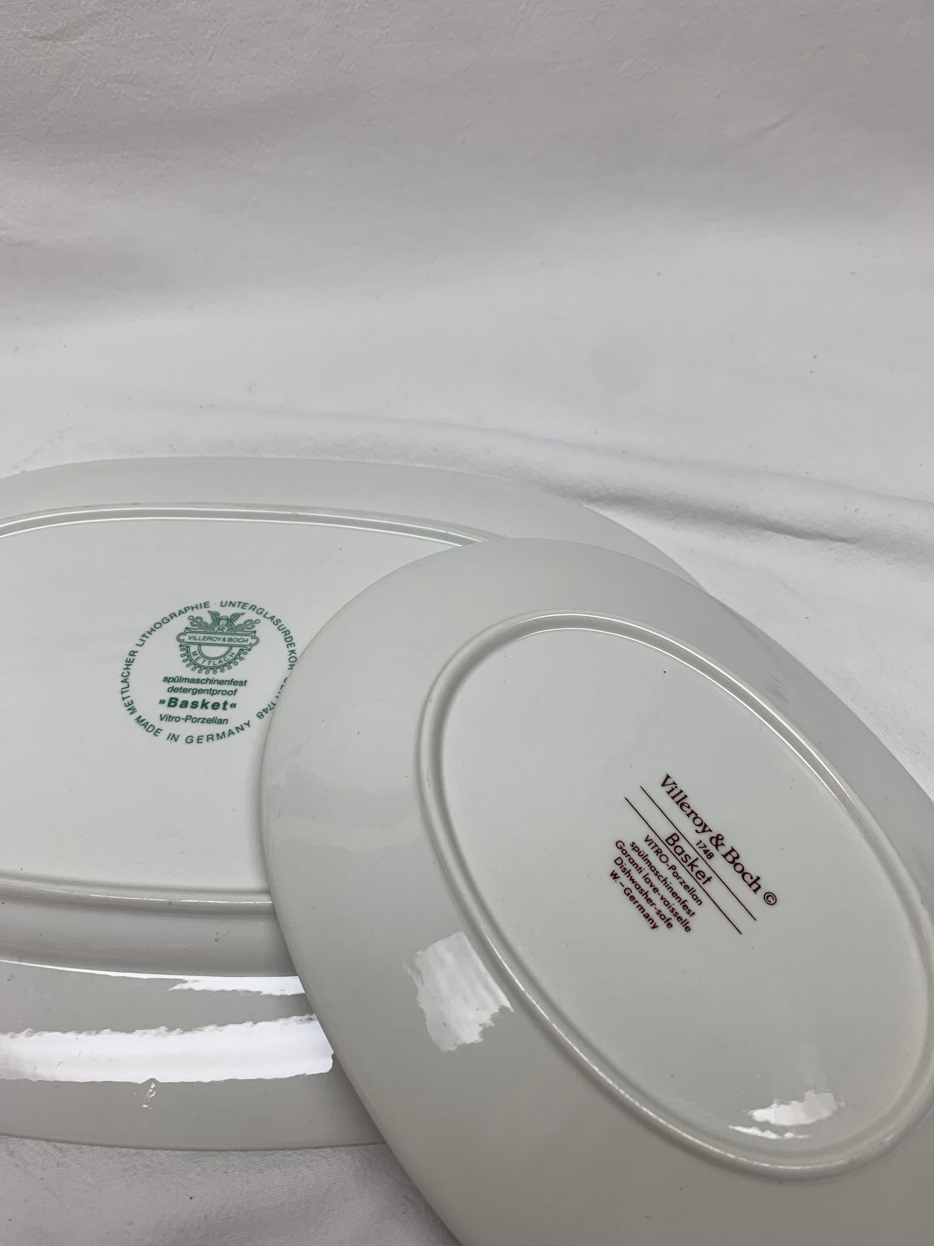 Lot 2 oval dishes villeroy and boch basket