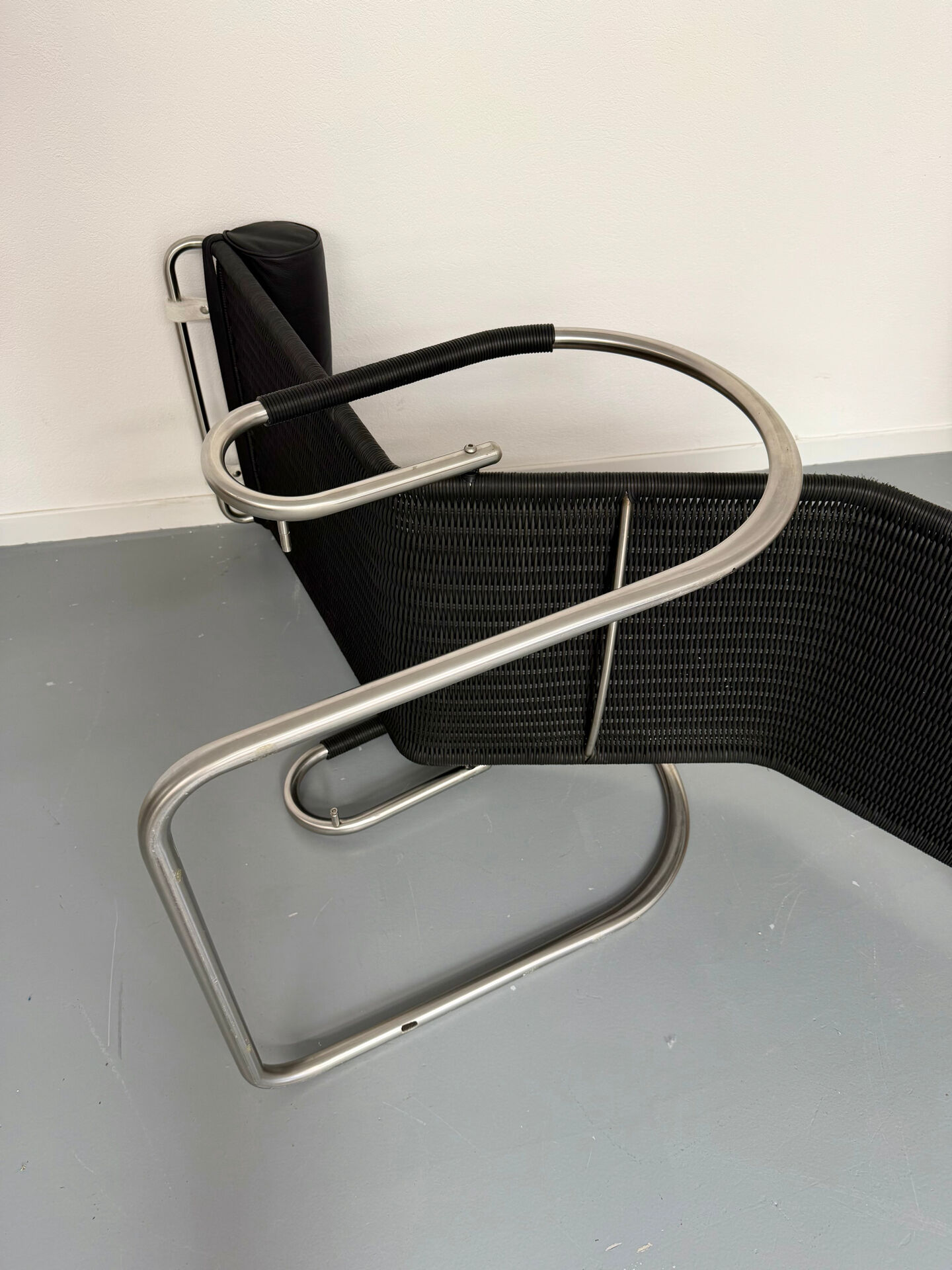Fauteuil Lounge design Tecta par Mies Van Der Rohe réglable vintage