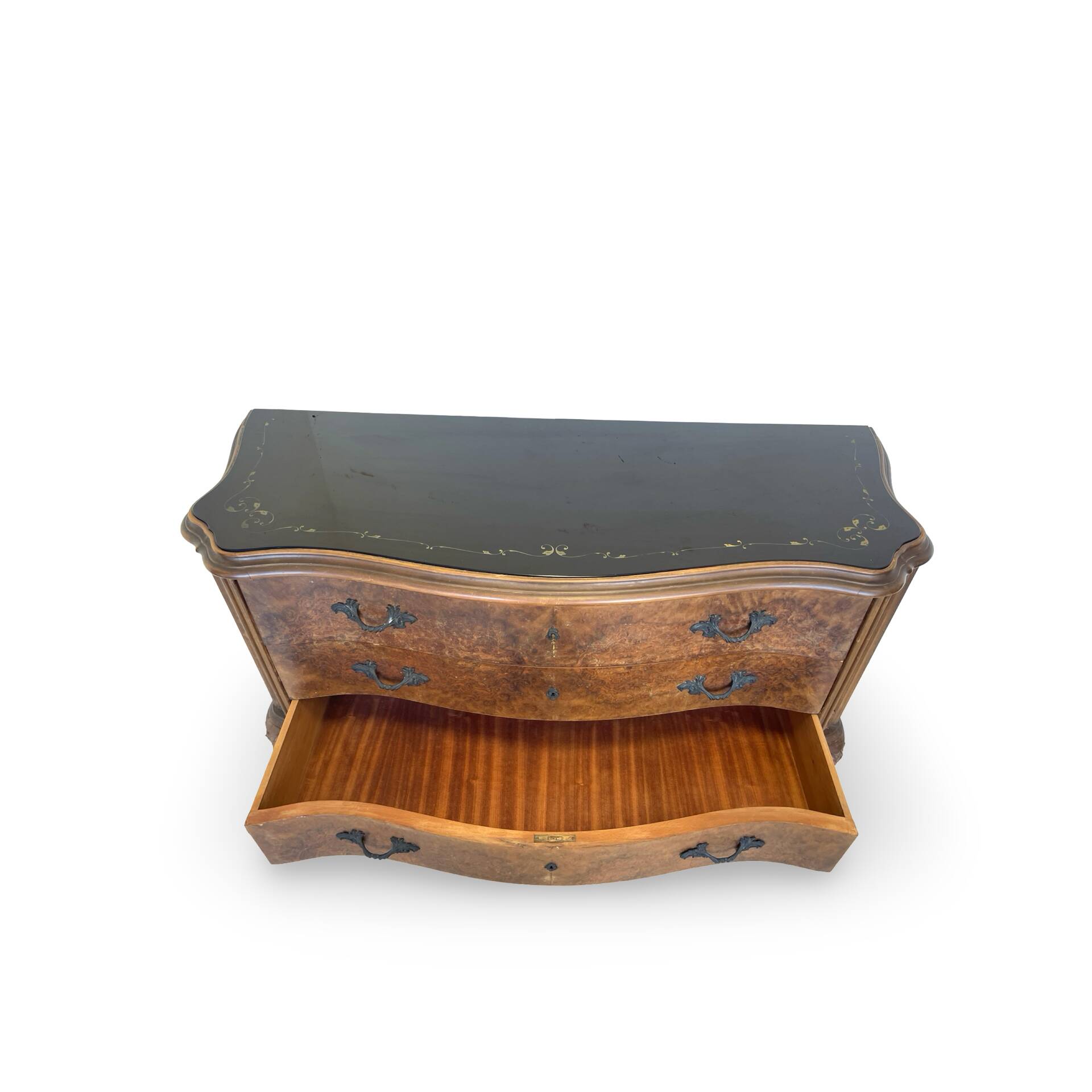 Elegant Italian Louis XV style commode, circa 1940.