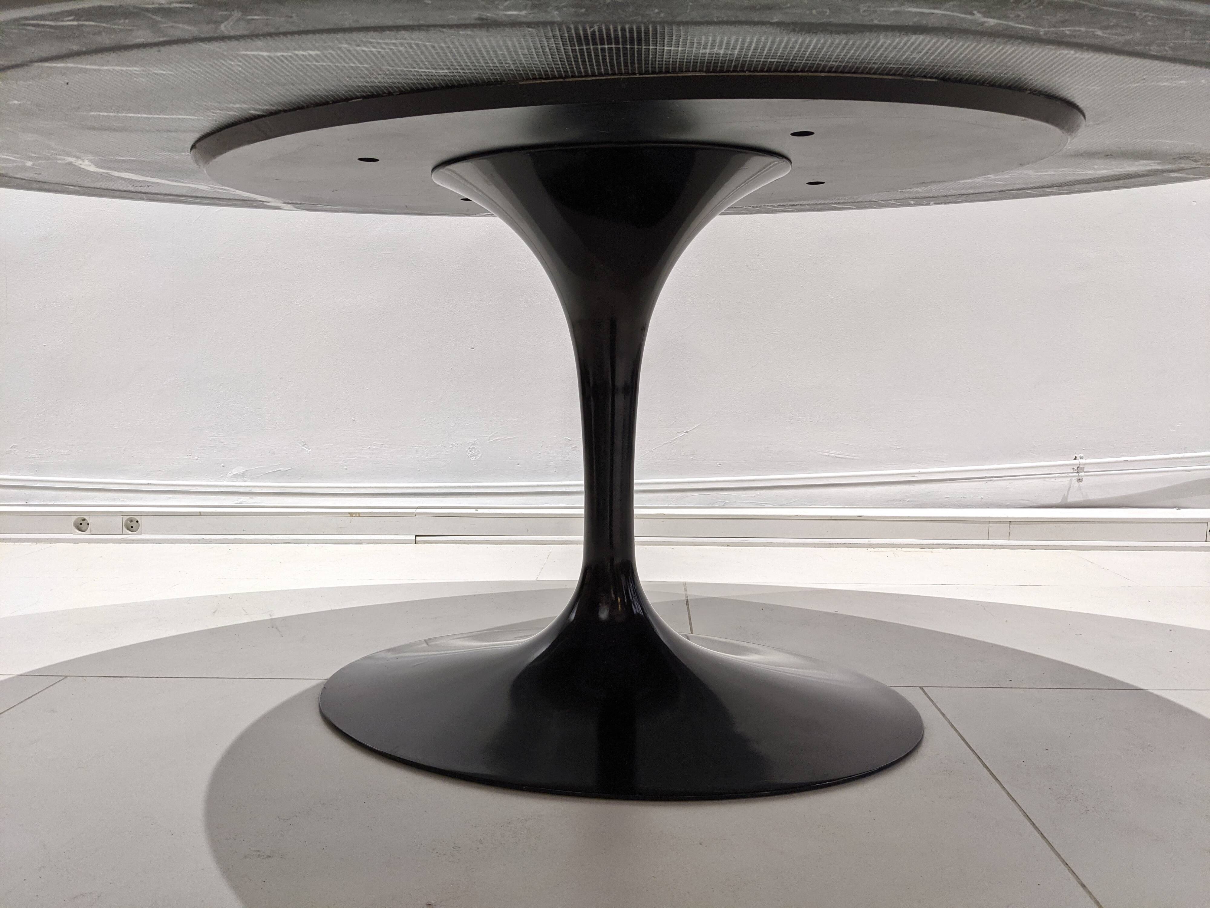 Eero Saarinen's marble tulip table marquina for Knoll