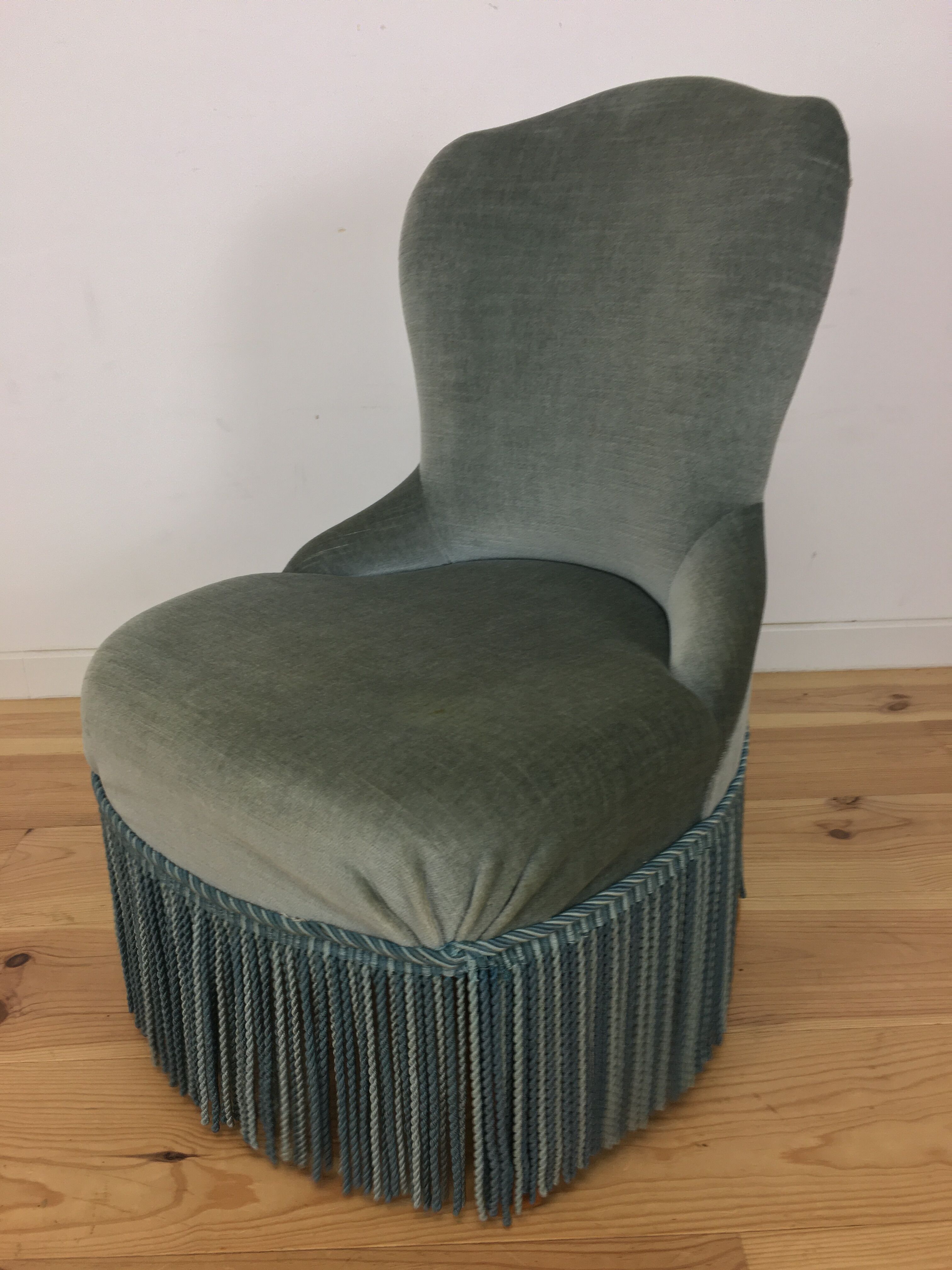 Fauteuil crapaud velours vert à franges