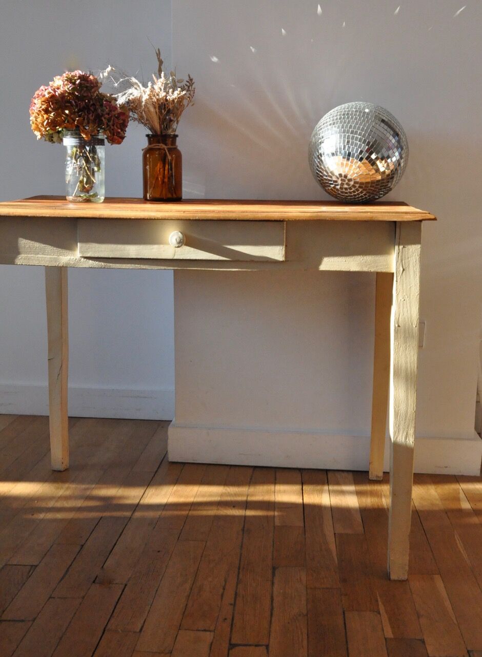 Farm table