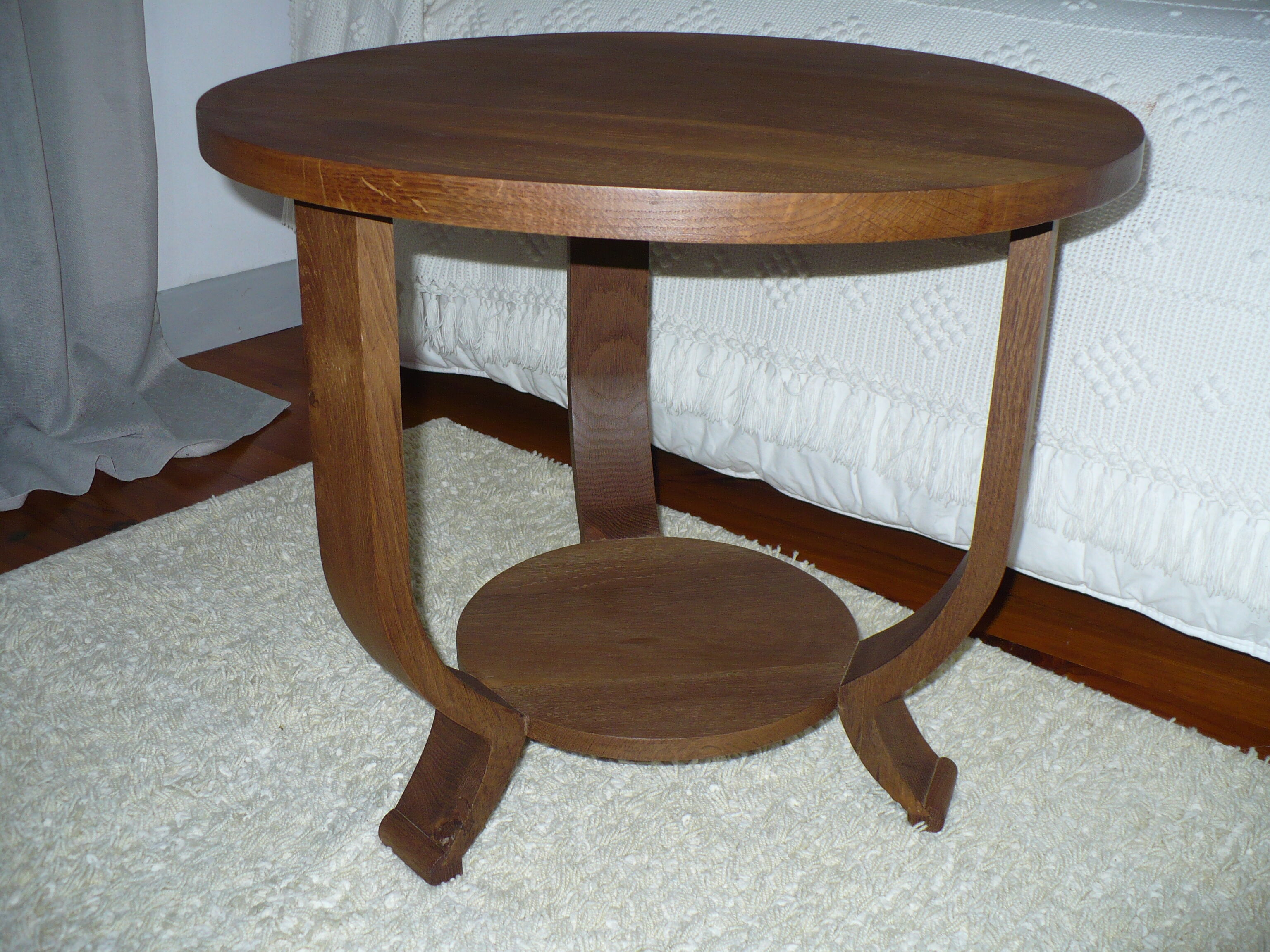 Pedestal table