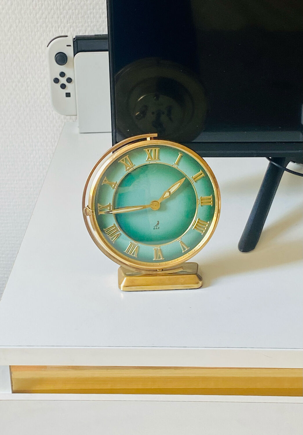 Mechanical jaz alarm clock "the swivel"