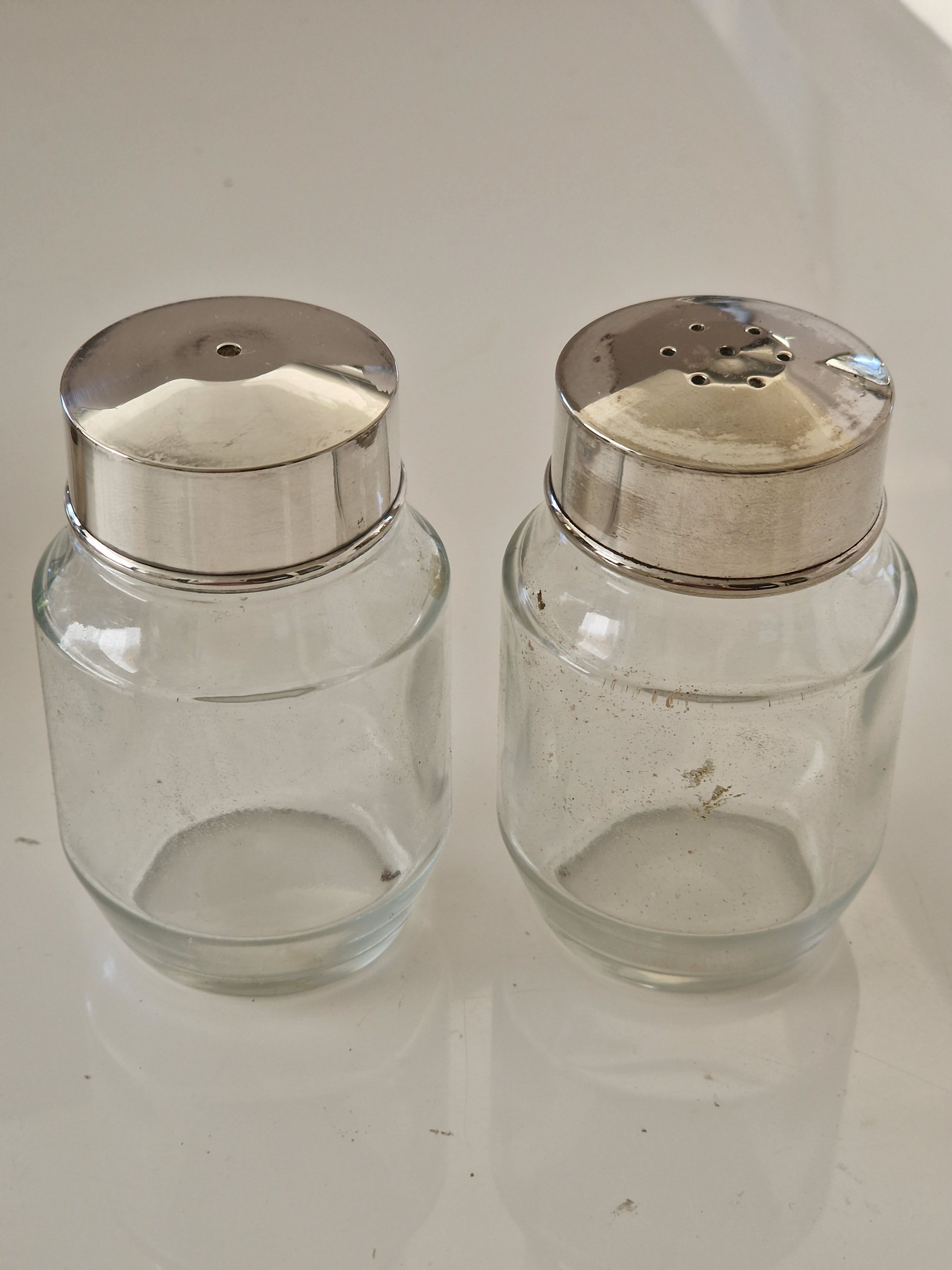 Salerons with support