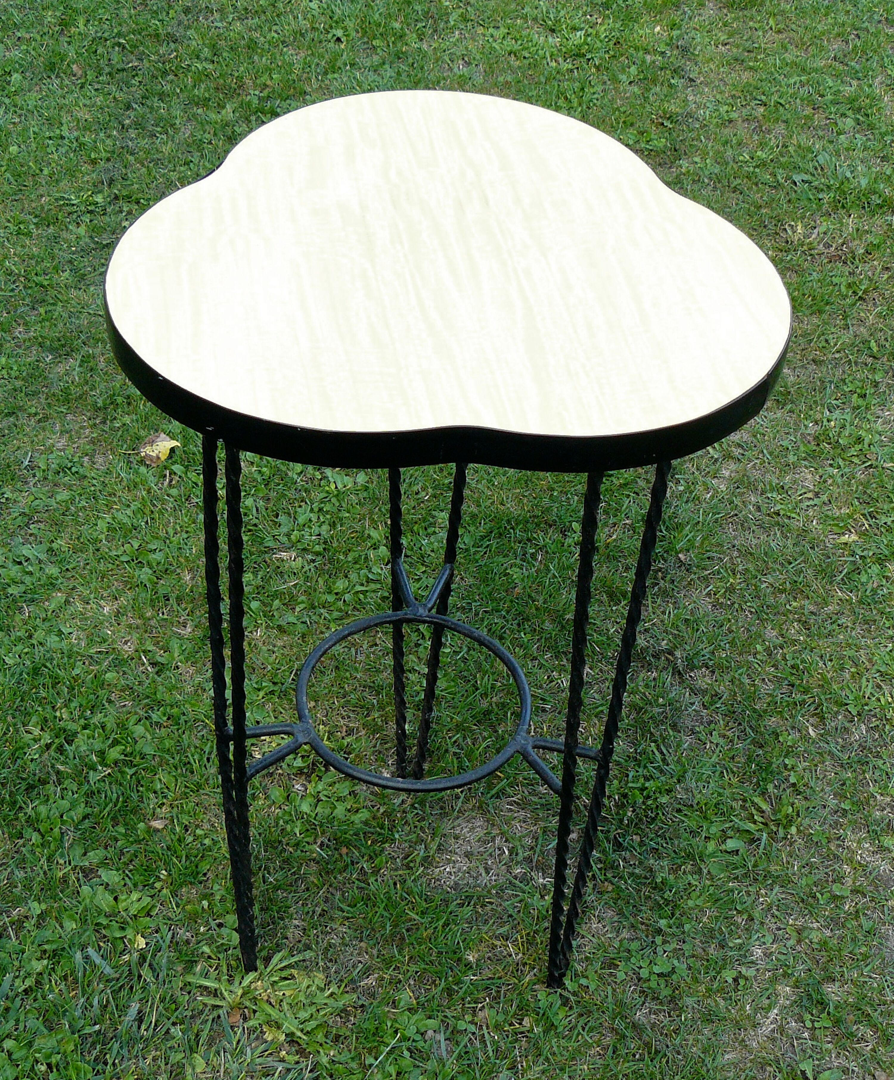 Table selette wrought iron and formica yellow vintage 1960