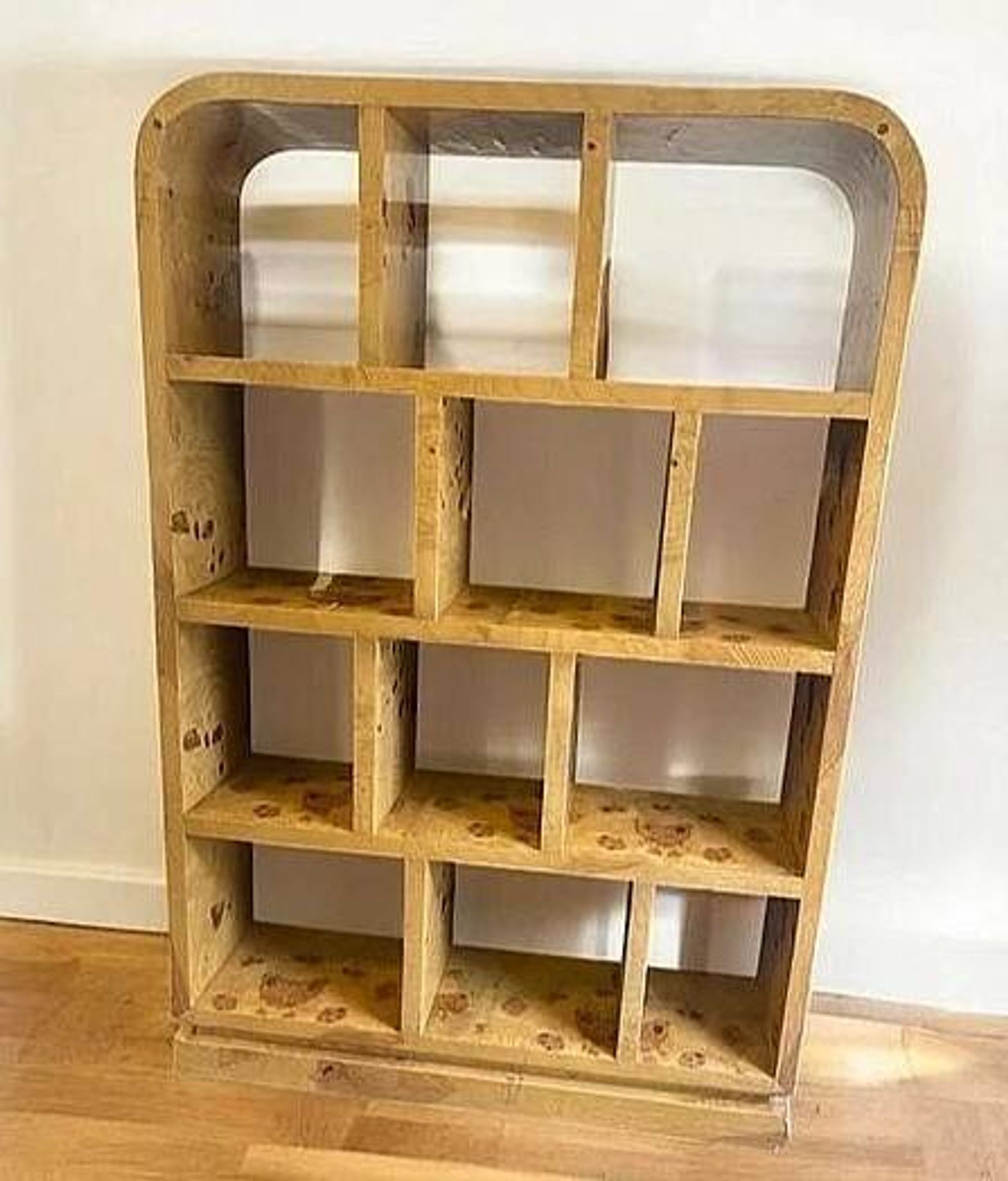 Bibliothèque Art déco en loupe d’orme et bois de hêtre
