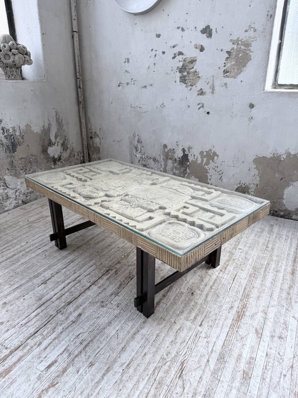 Table basse céramique pierre sculptée style années 50