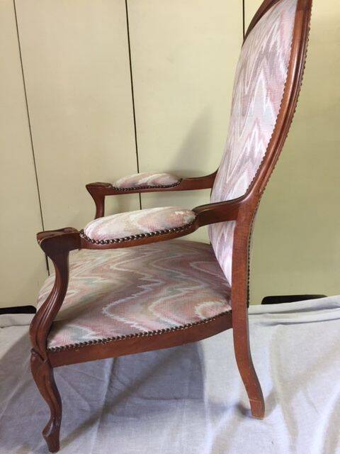 Large fauteuil voltaire "en violon" louis-philippe en noyer