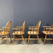 Beautiful English Windsor style dining chairs, set of 4