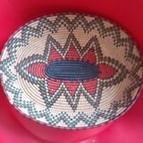 Oval basket in multi-colored straw;
