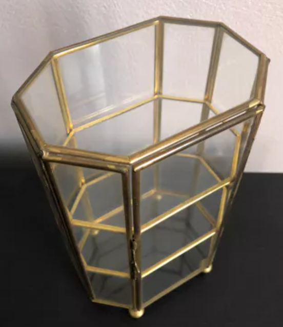 Vitrine verre et laiton