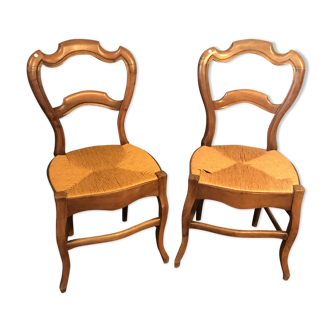 Lot of 2 old wooden chairs