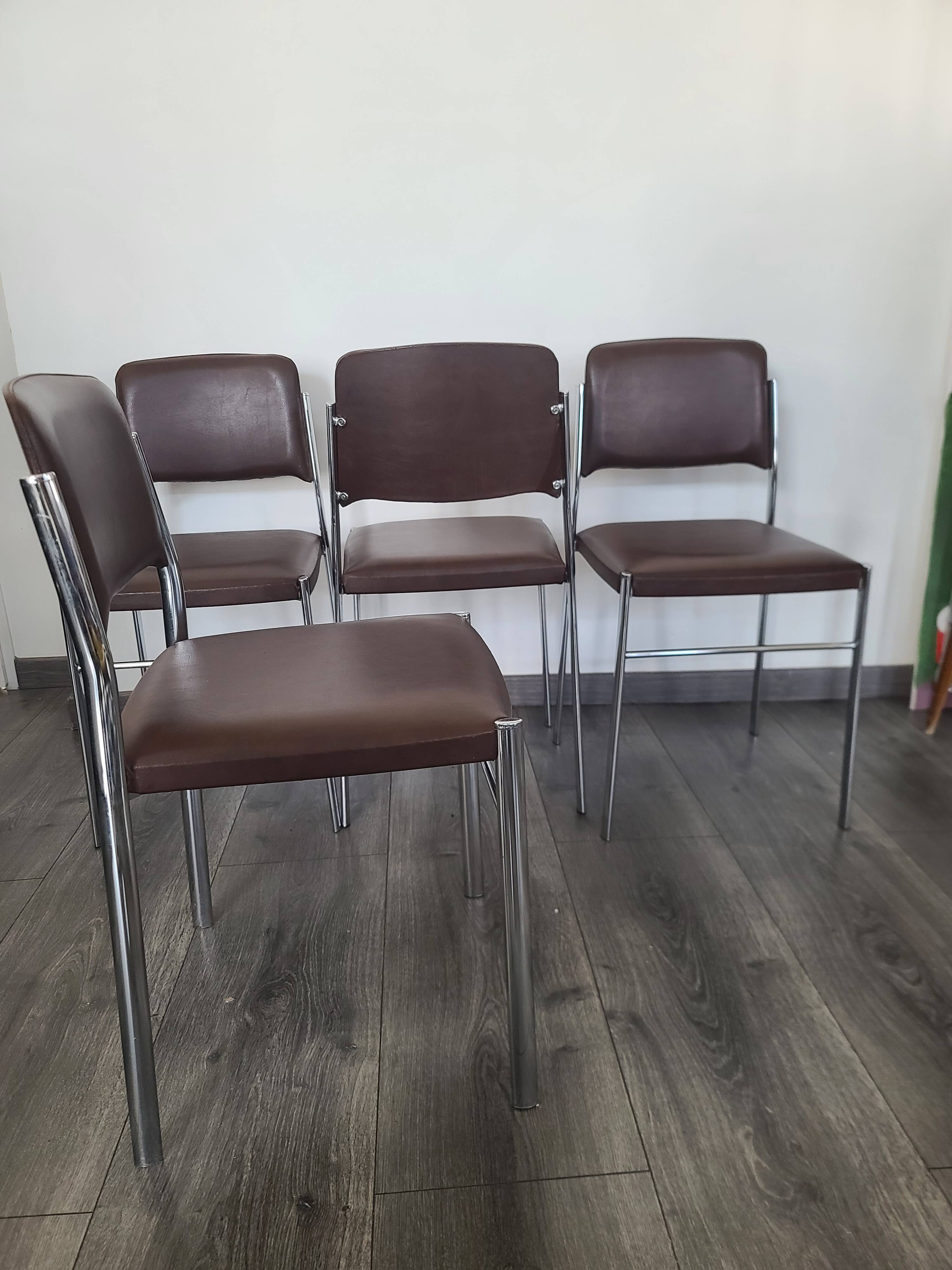 Lot de 4 chaises fauteuil en skaï marron année 1970