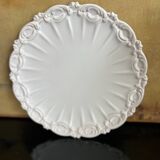 Petit plat blanc faïence sculpté