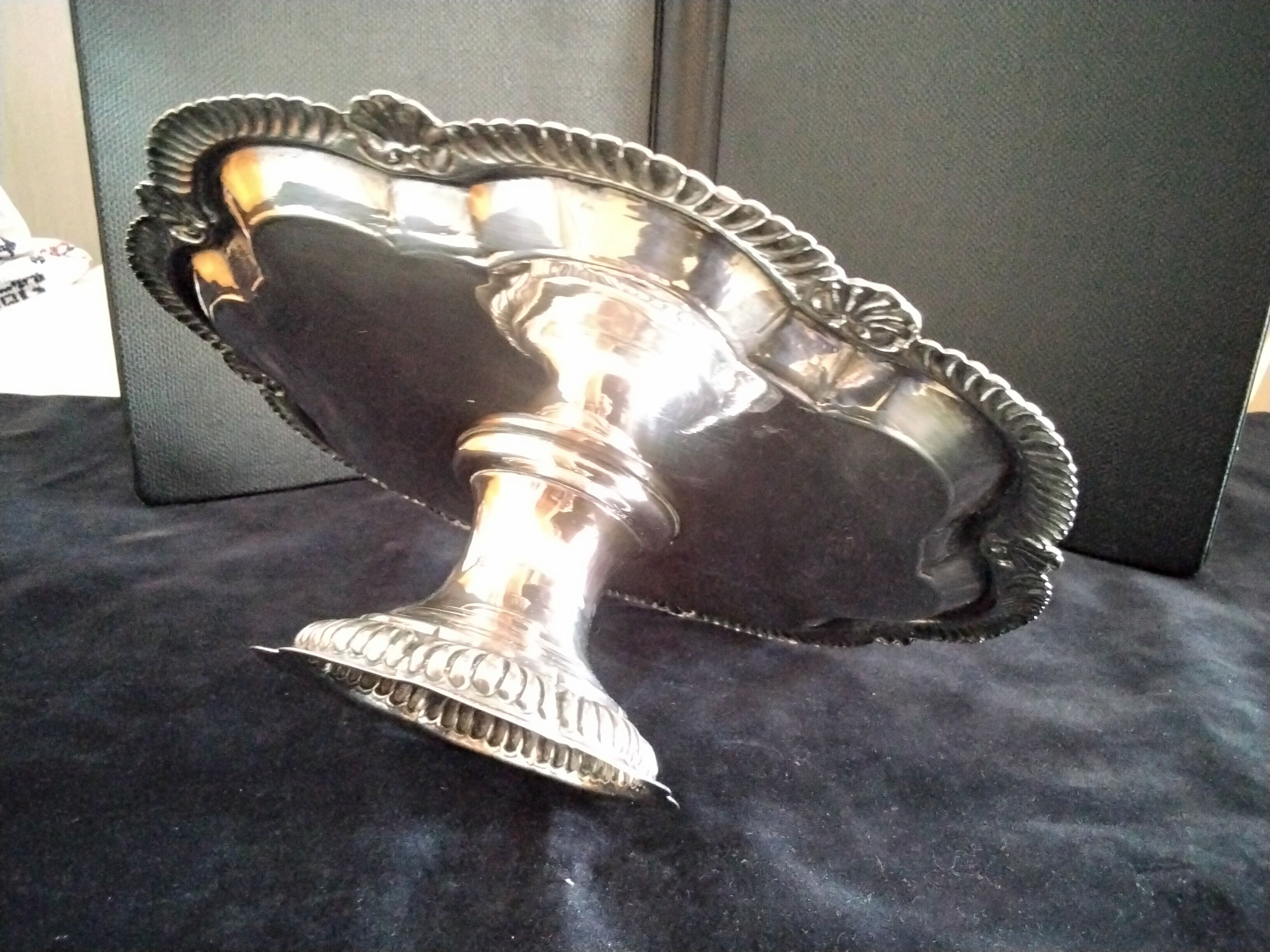 Compotier, antique standing cut in silver metal