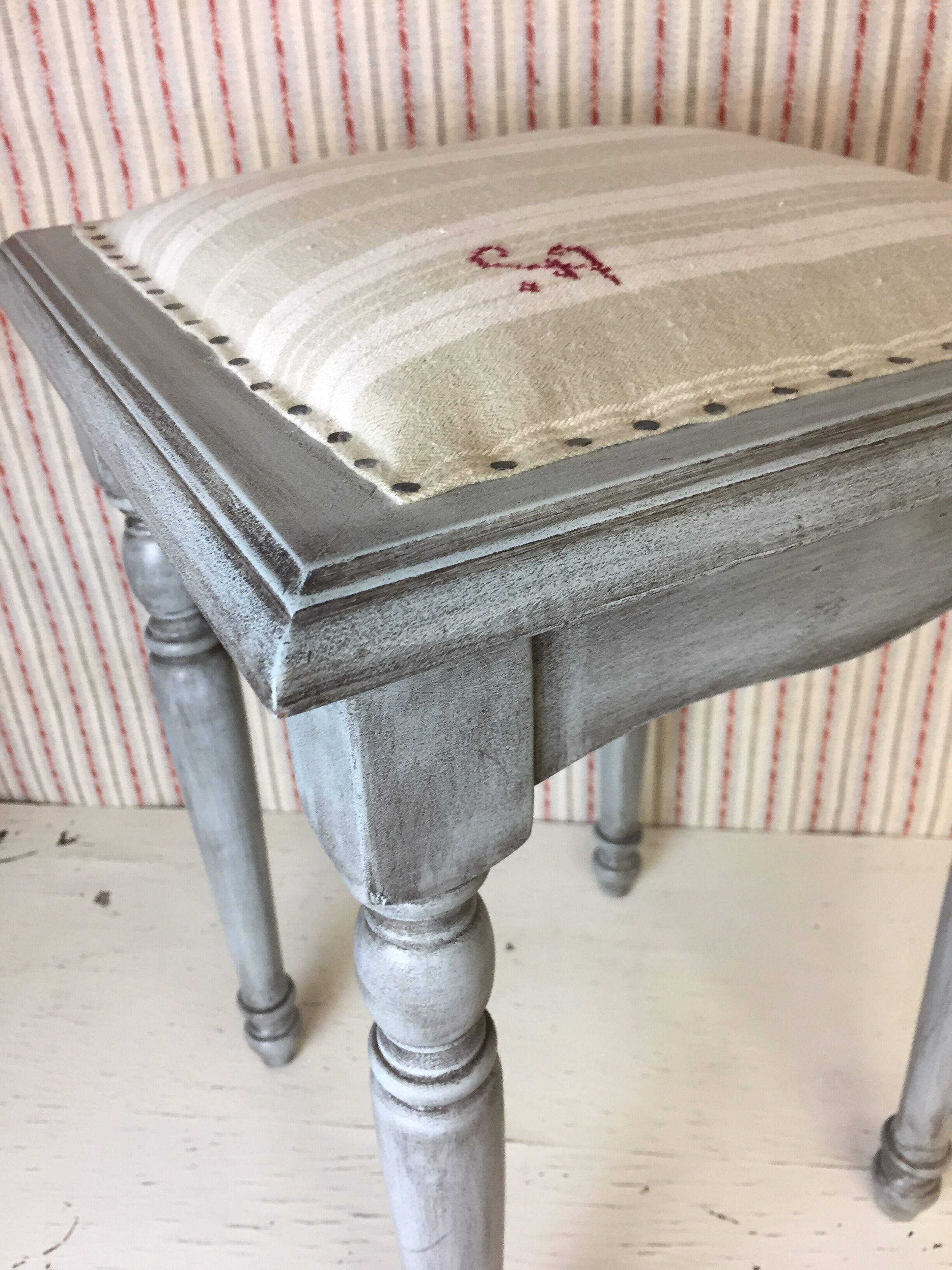 Tabouret bois et toile à matelas