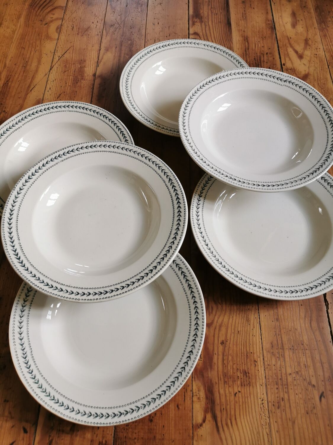 Hollow plates ancient iron earth Gien