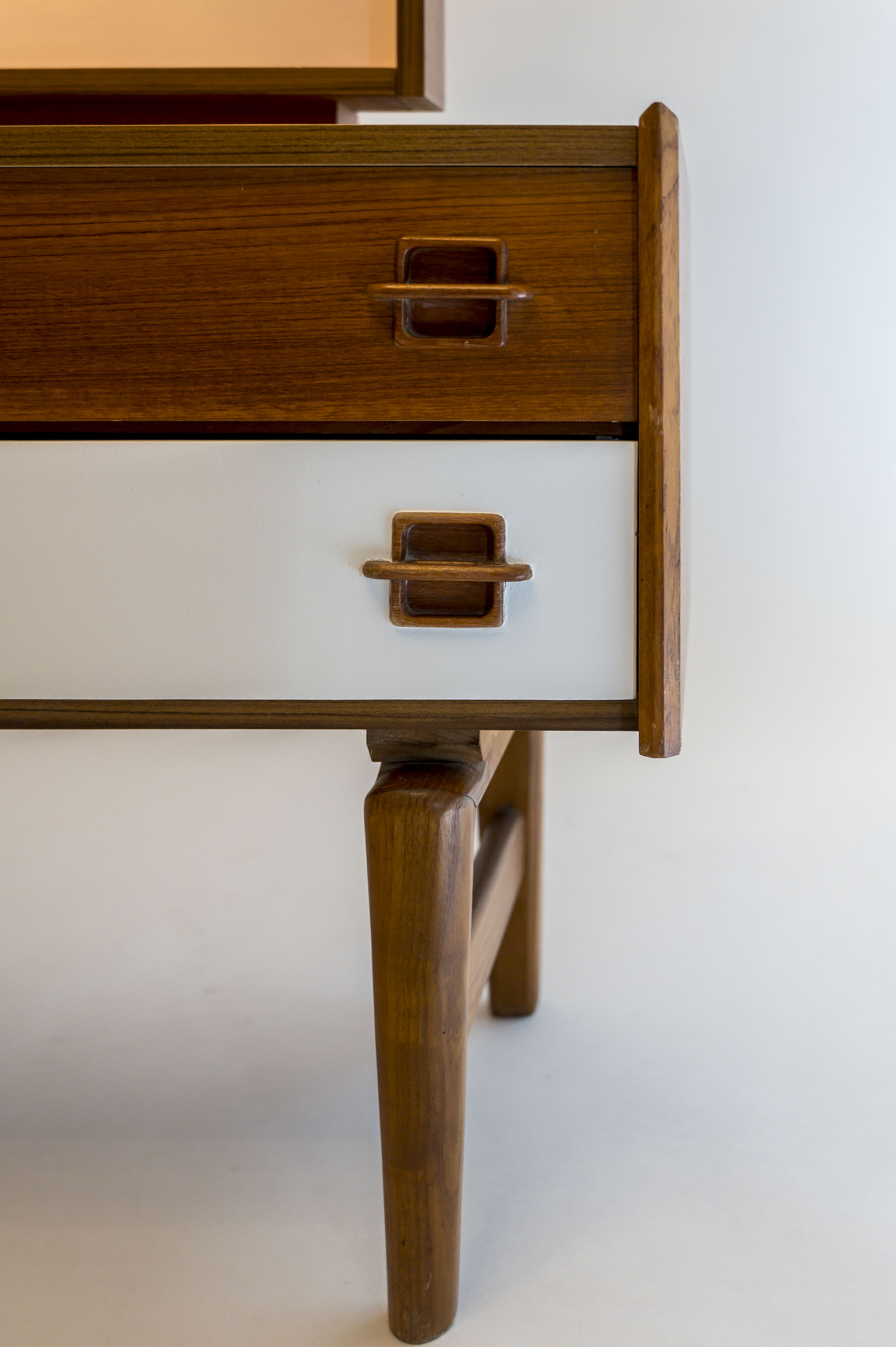 50s two-tone dressing table
