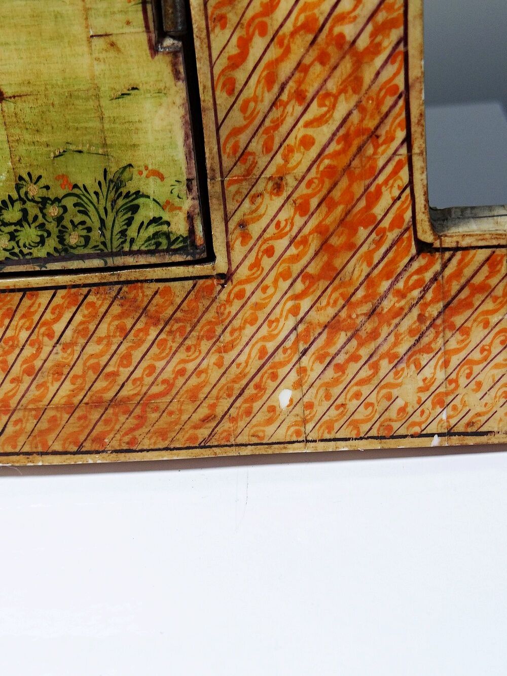 Mirror window Rajasthan in hand-painted bone decor with an ancient horseman from the early 20th century.