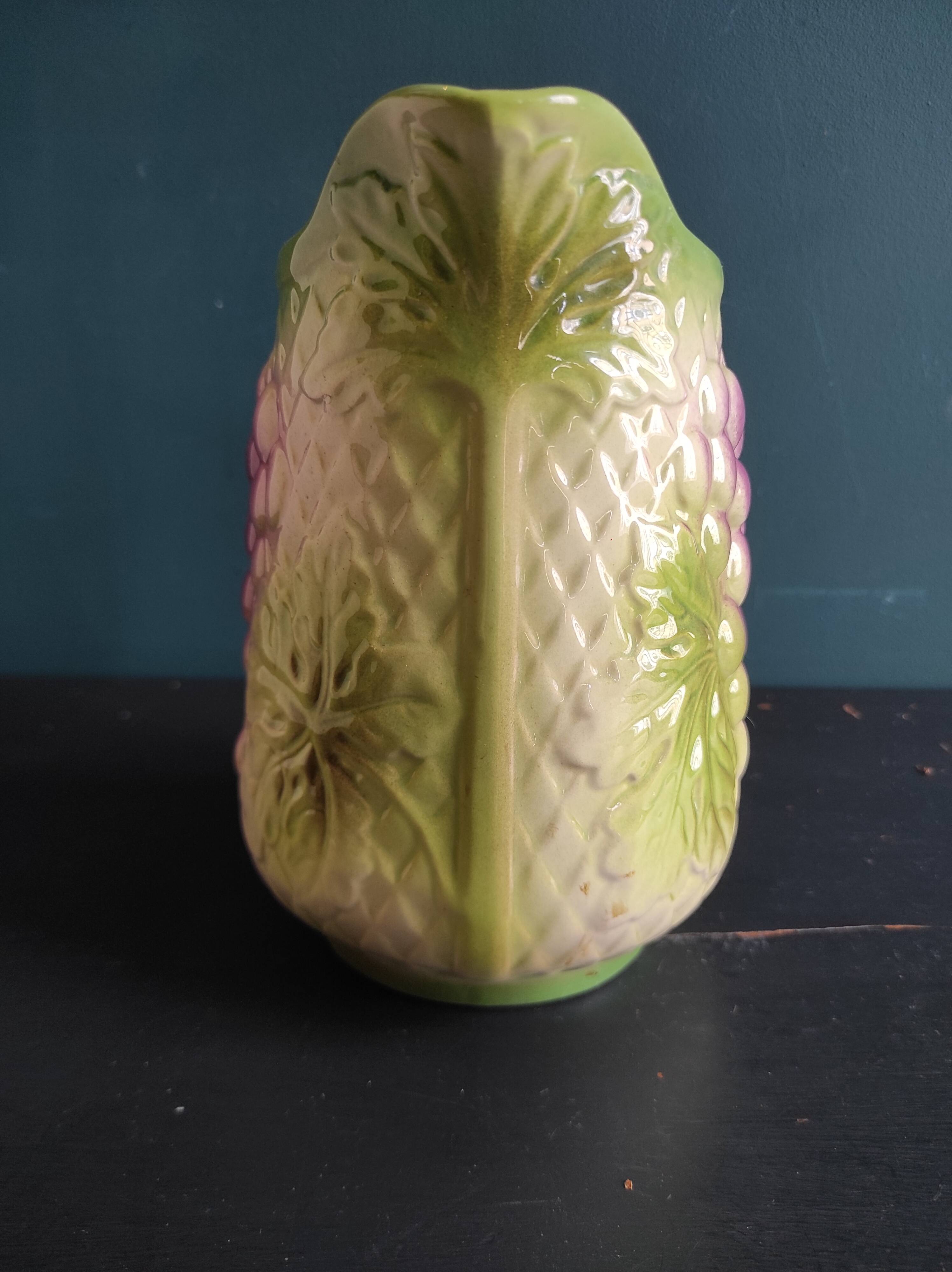 Pichet vintage en barbotine de Saint Clément, France