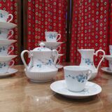 Service à café/thé en porcelaine blanc orné de fleurs bleues Chauvigny FD