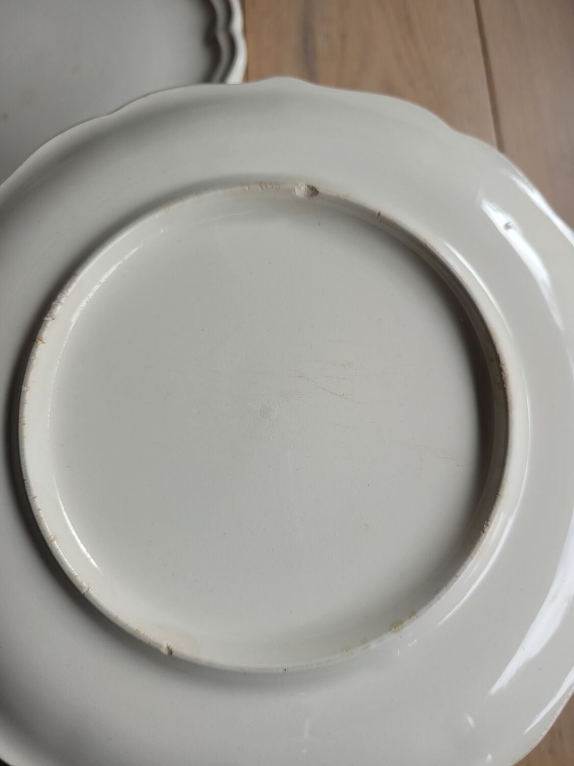 3 scalloped dessert plates