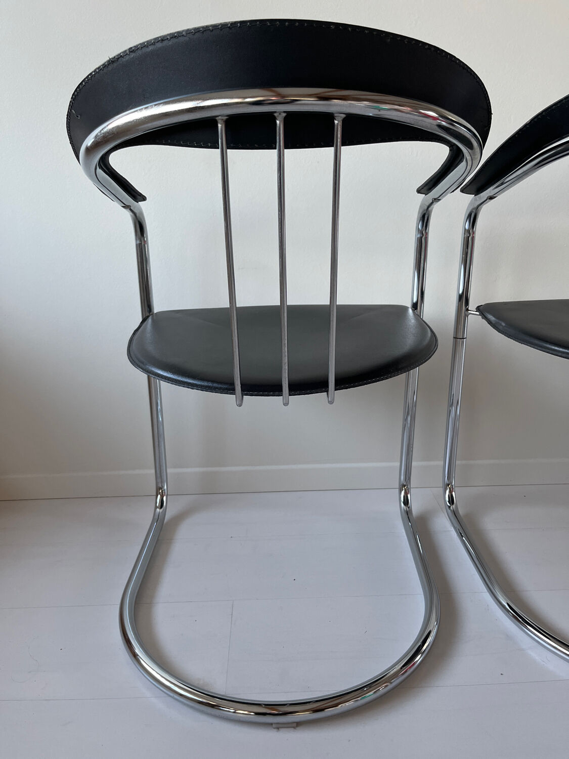 Duo de fauteuils années 70-80