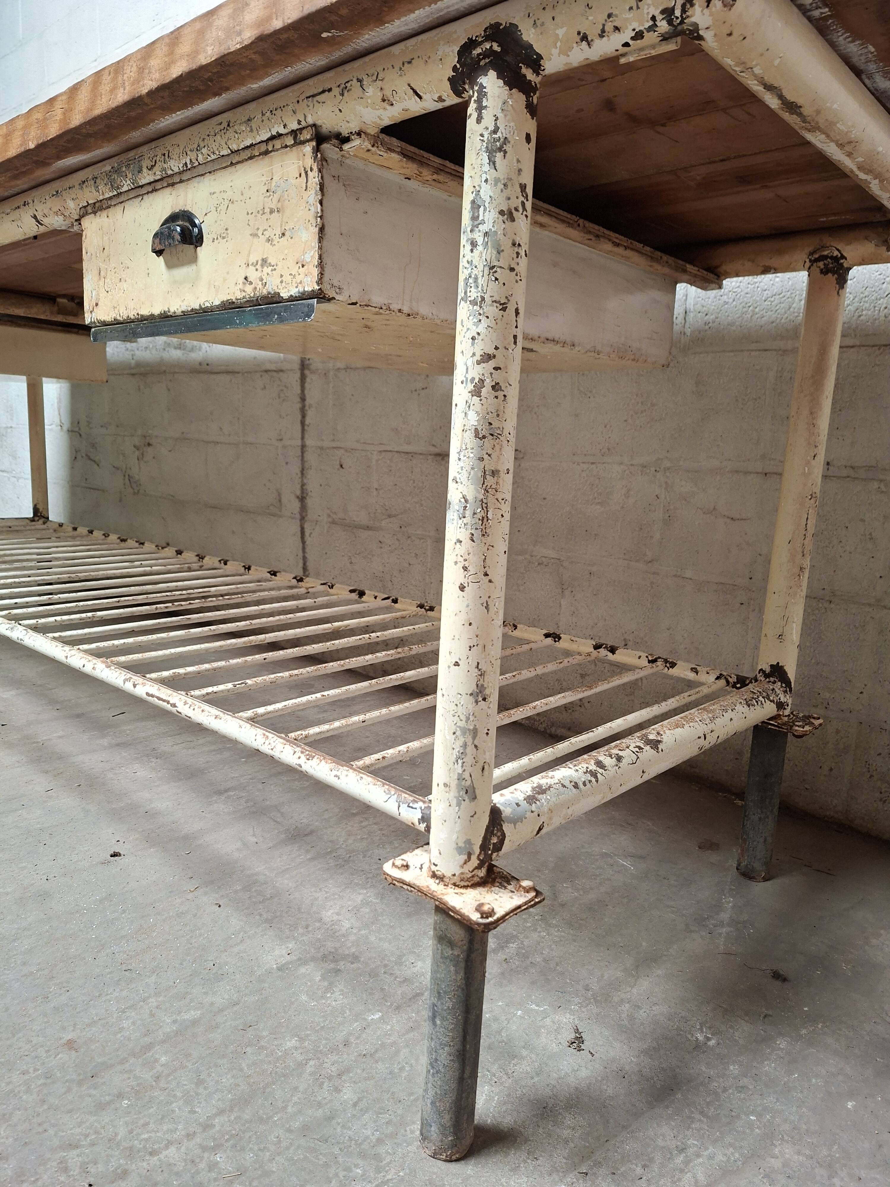 Baker's table | central island | industrial workbench