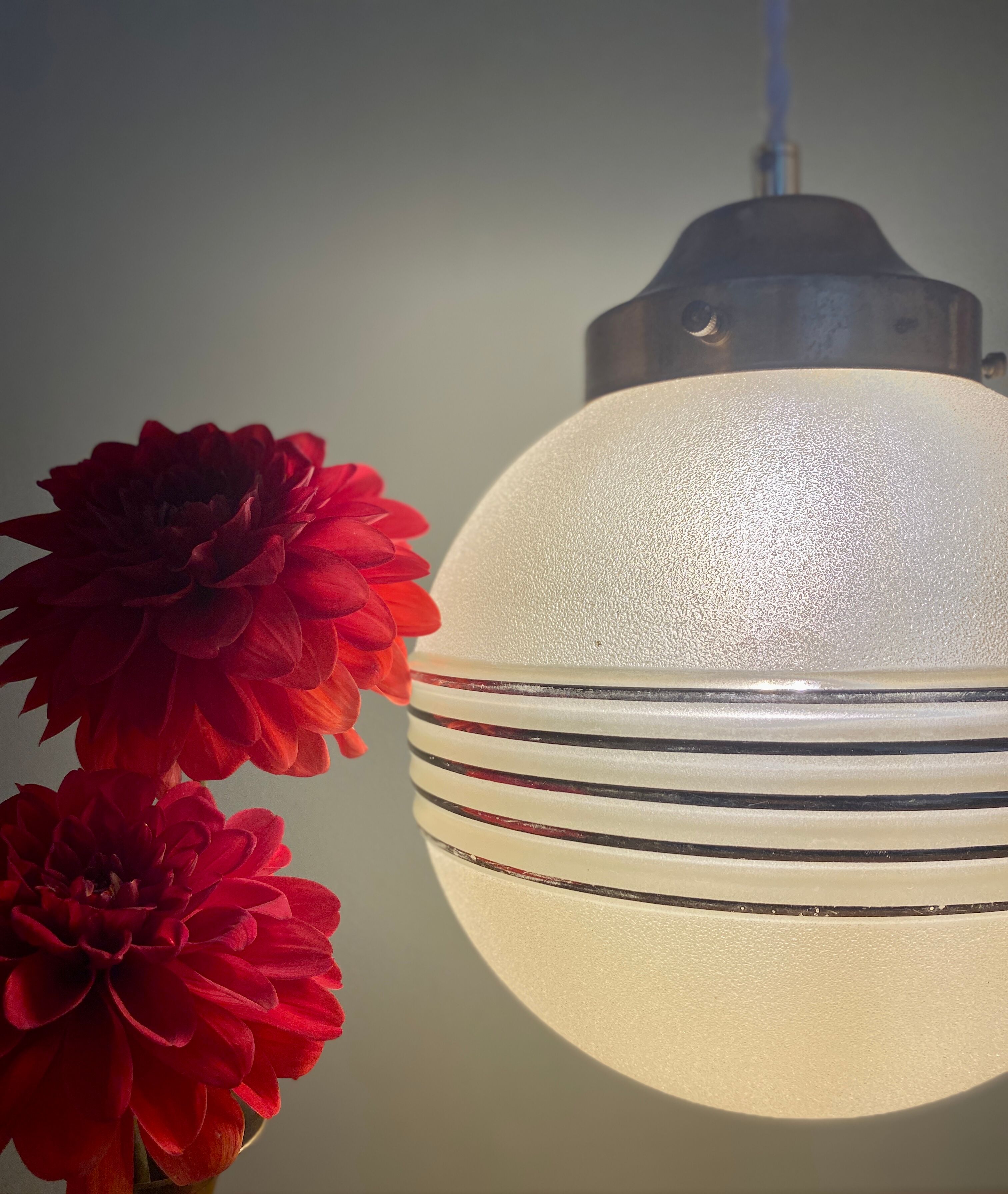 Vintage art deco globe pendant lamp in yellow and gold granite glass