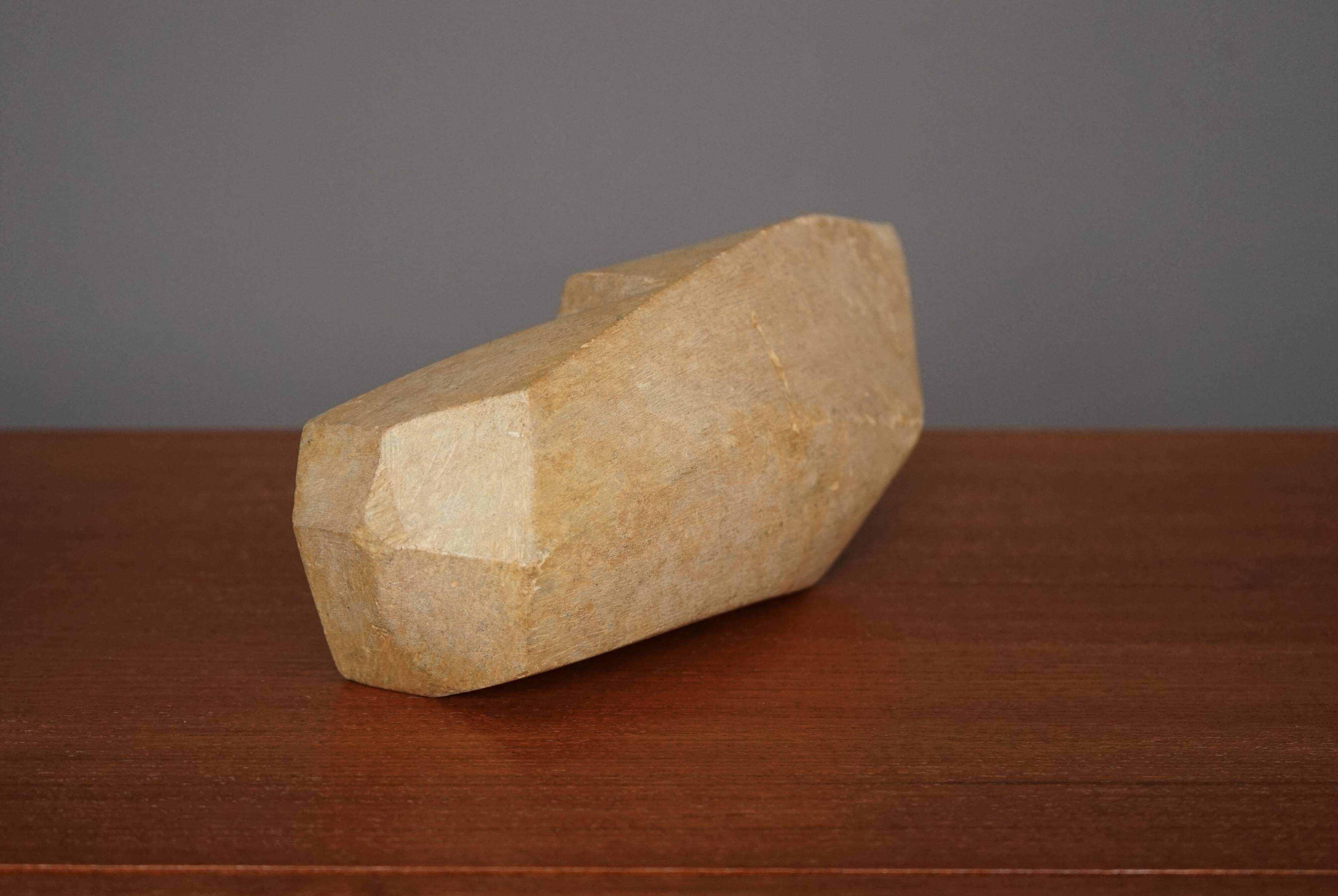 Sculpture abstraite en pierre. Années 1970