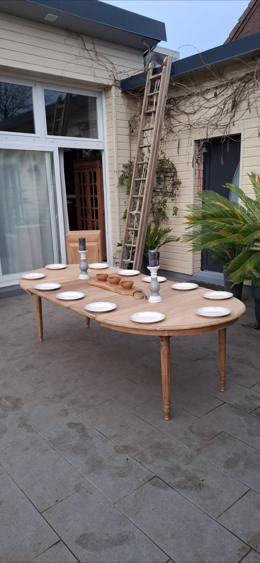 Oval table +3 extensions